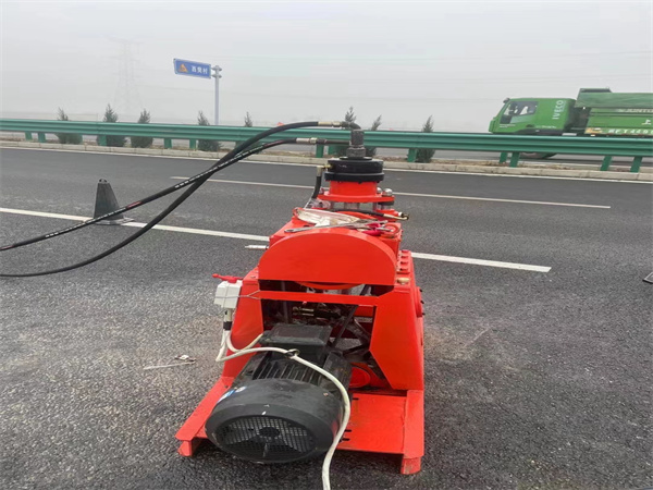 乌尔禾高速公路路基下沉加固注浆灌浆